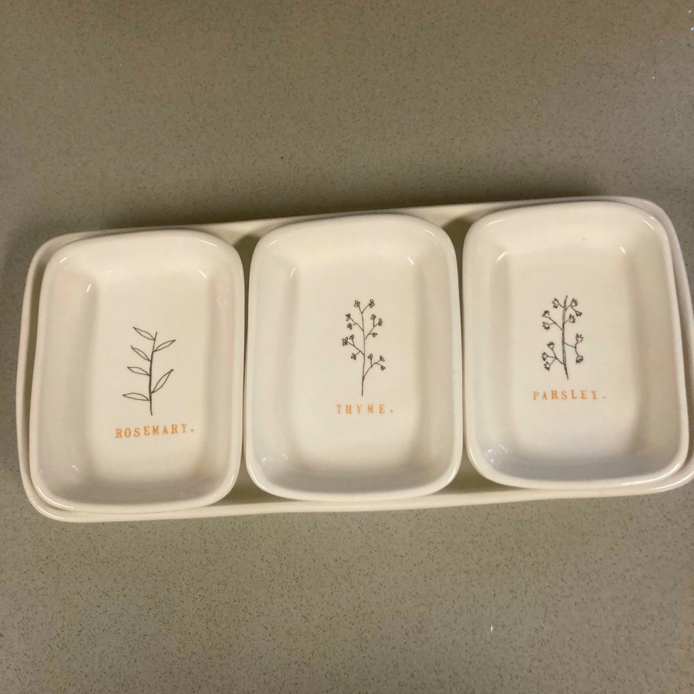 Rae Dunn 4 Piece set